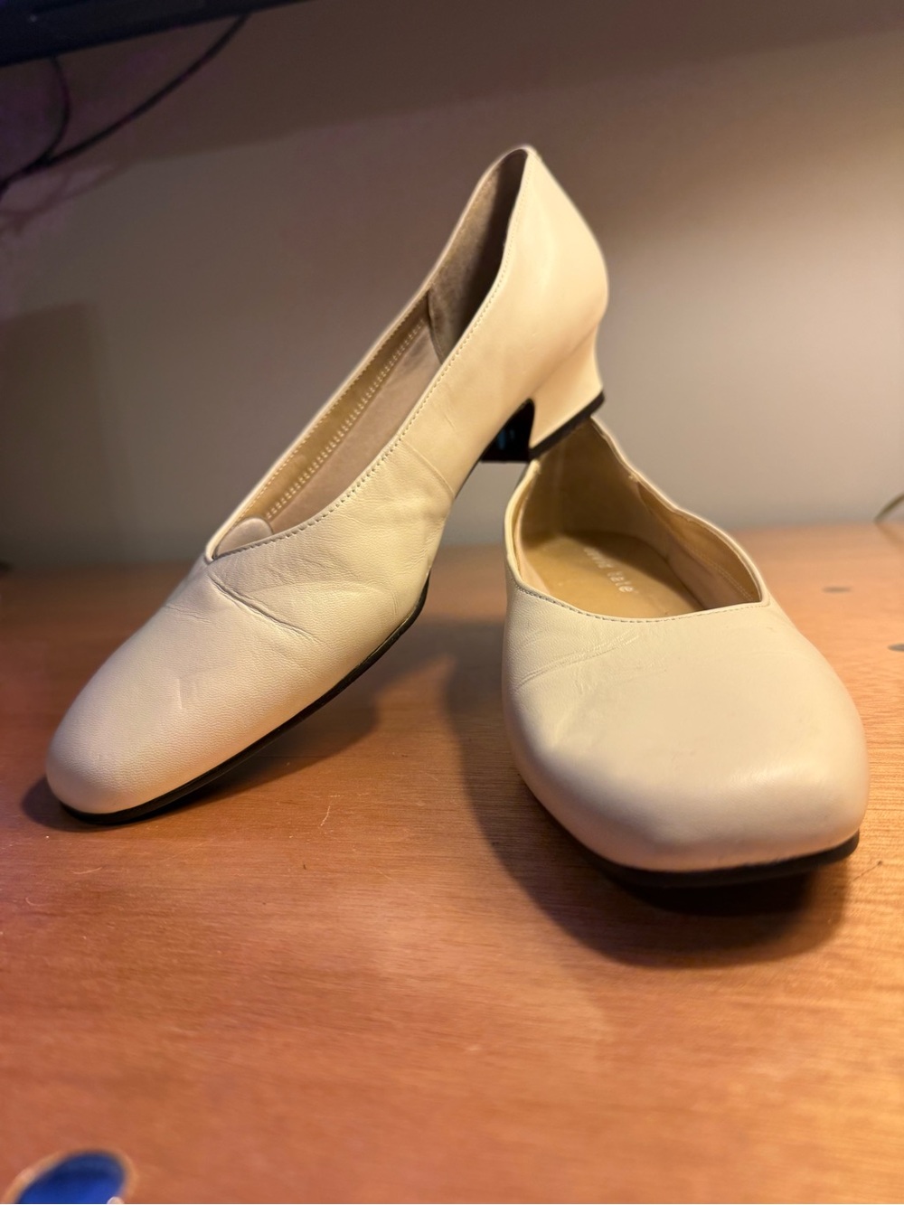 David Tate Low Heel Leather Bone Shoe Size 10 Narrow